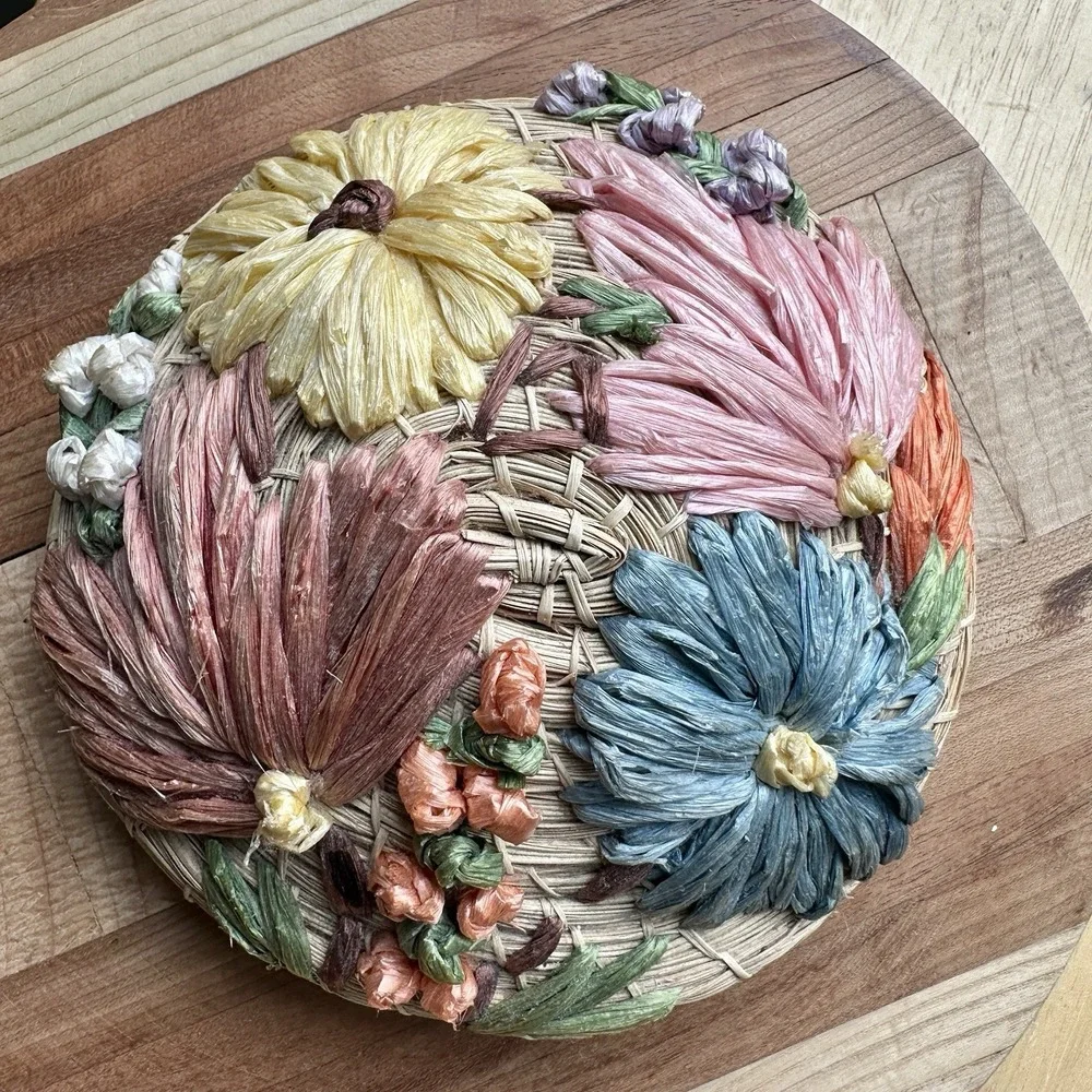 Vintage Raffia Flower Lidded Basket 5.25 Inch Woven Pine Needles Storage Boho